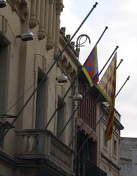 bandera del Tibet a l'Ajuntament