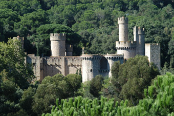 El Castell de Santa Florentina va ser reconstrut per Llus Domnech i Montaner